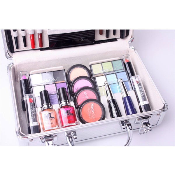 Caja con set de maquillaje pequeño con espejo miss Young pro